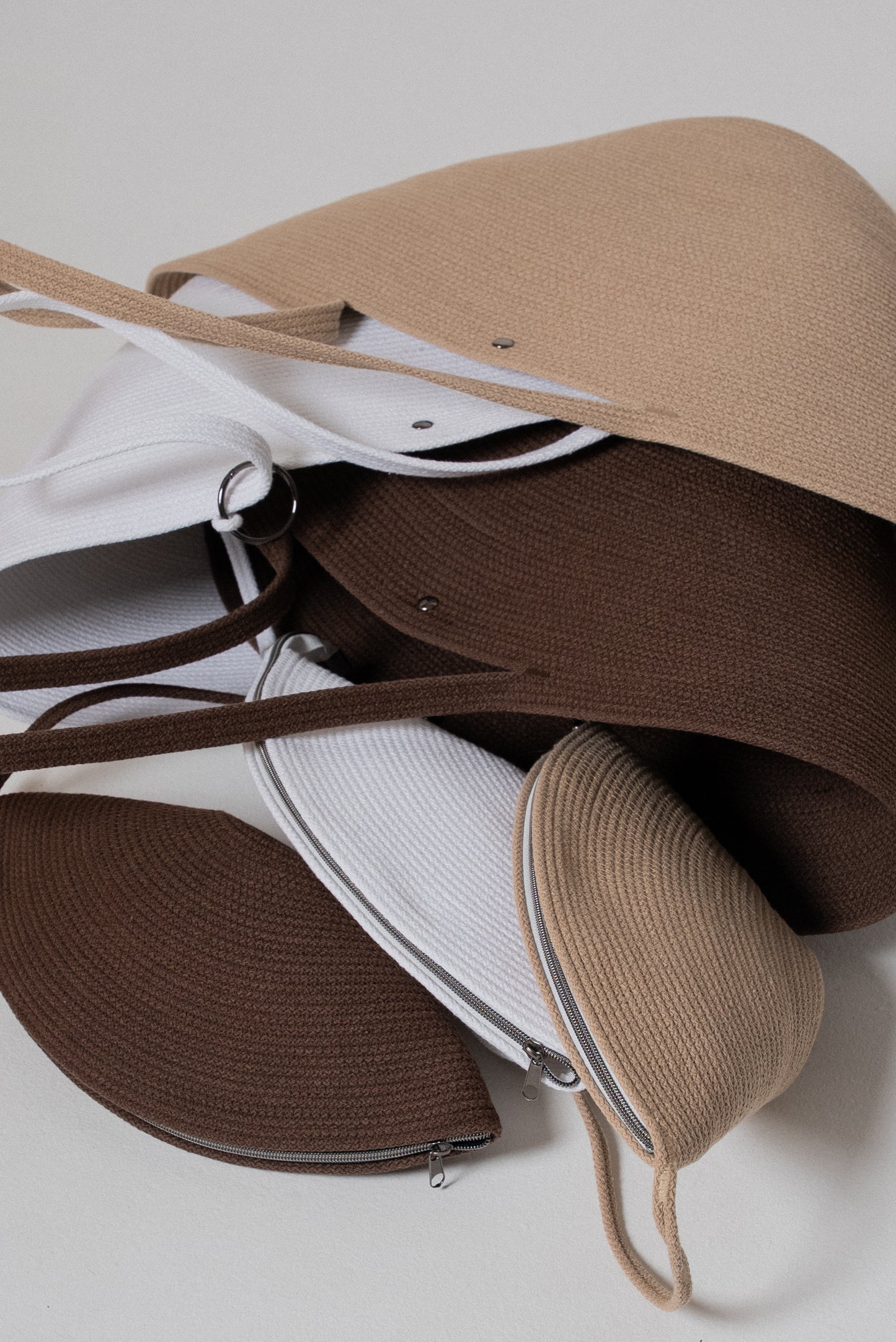 Arc Tote in white