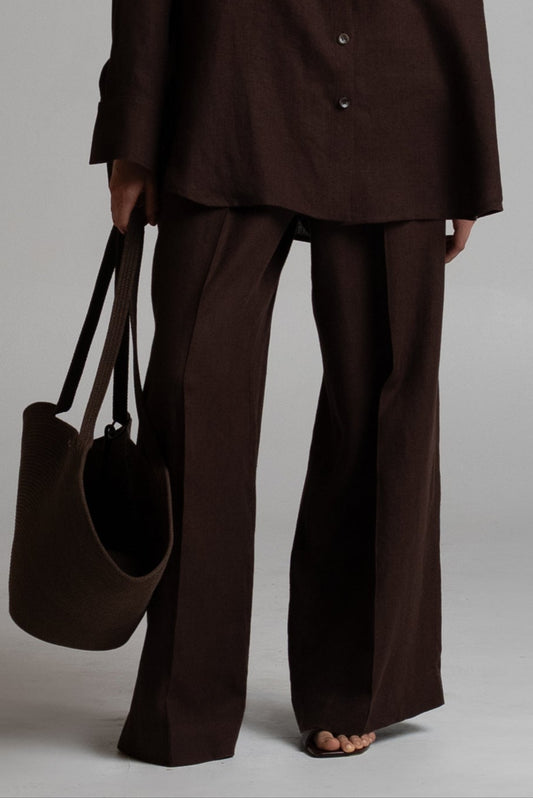 Trousers in brown