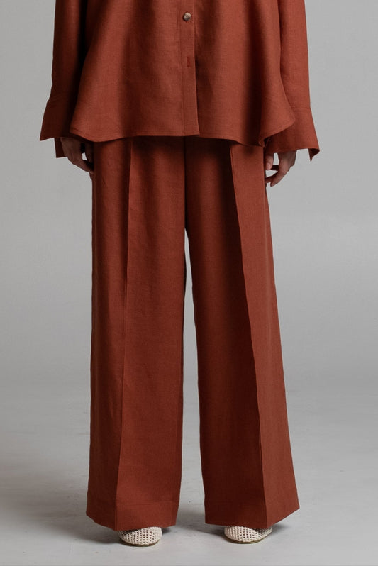 Trousers in terracotta