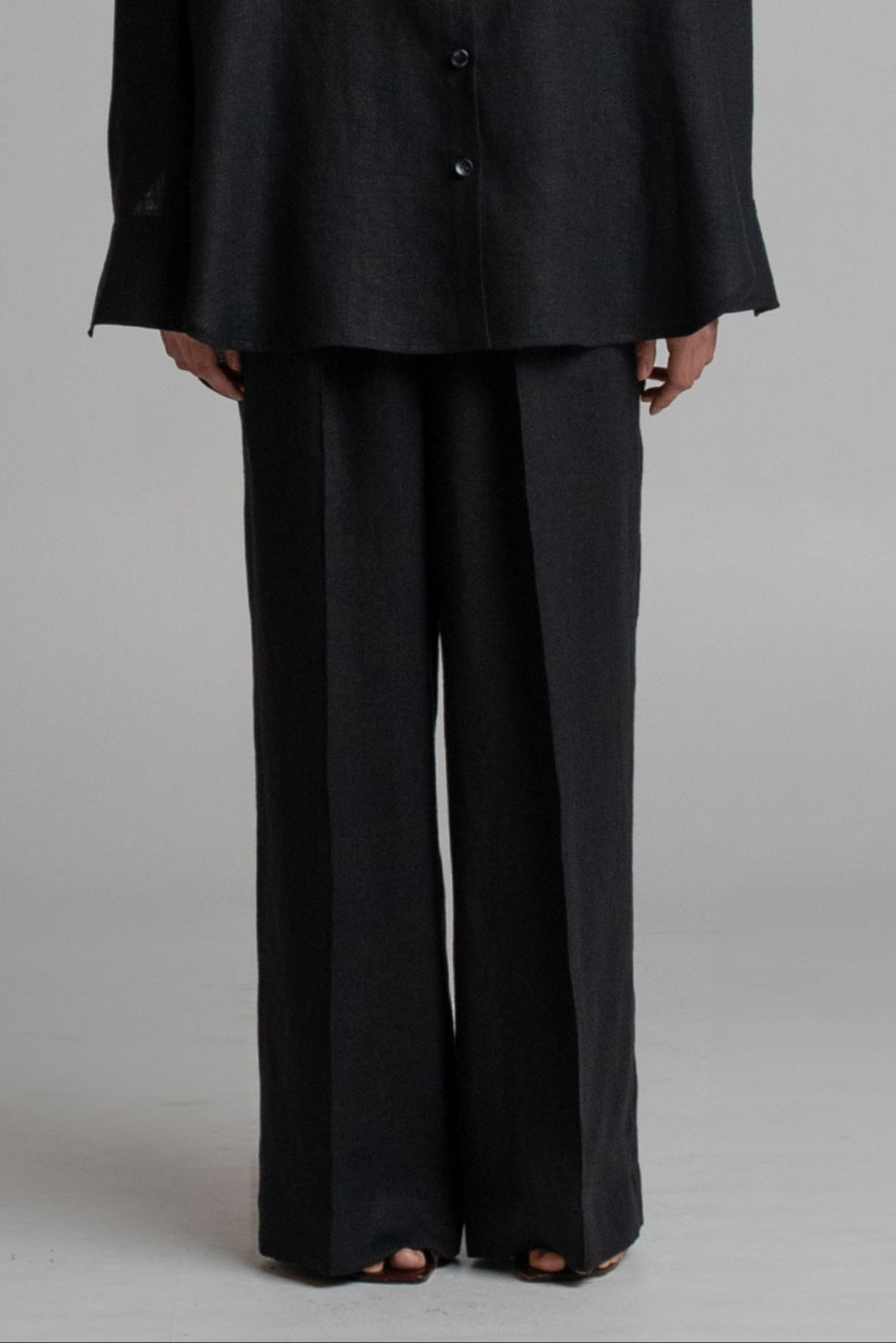 Trousers in black