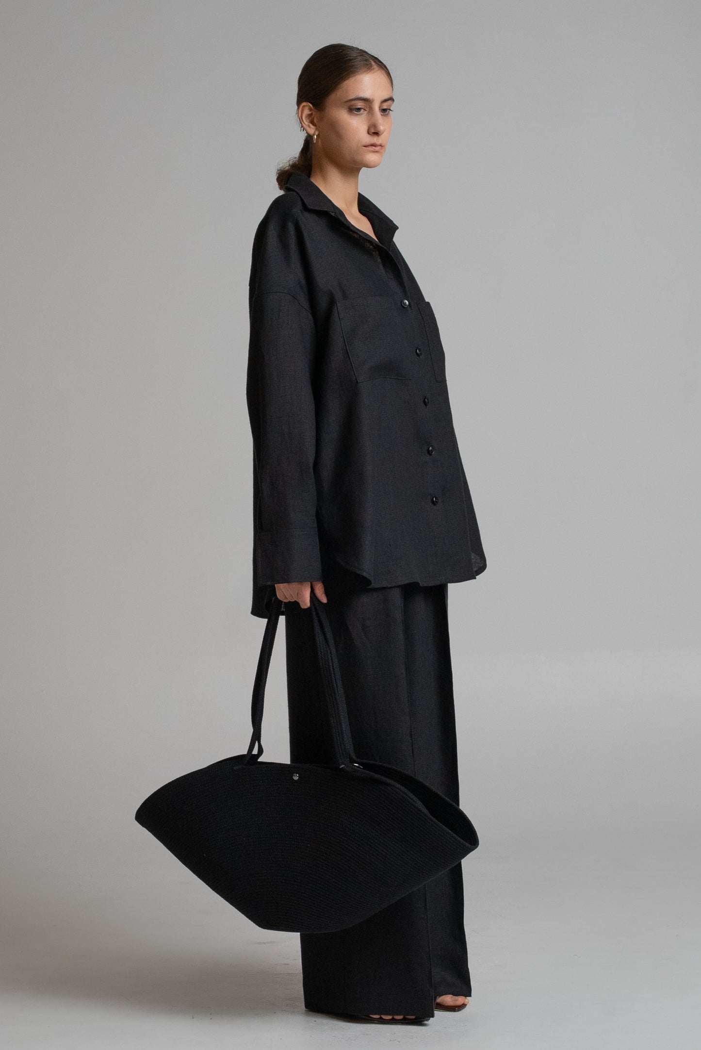 Arc Tote in black